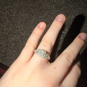 Stunning Silver Ring with Sparkling Stones